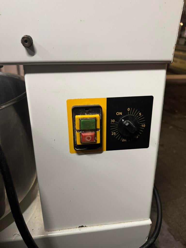 Pizza deeg machine, 4 liter of meer, Ophalen of Verzenden, Zo goed als nieuw, 3 snelheden of meer