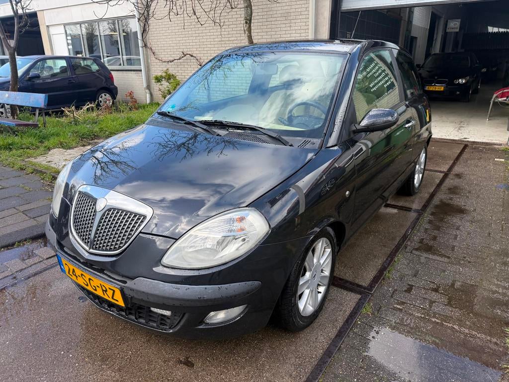 Lancia Ypsilon 1.2-16V Platino Apk/Airco/Pano/2.Sleutel/Boek, Voorwielaandrijving, Gebruikt, 4 cilinders, 400 kg