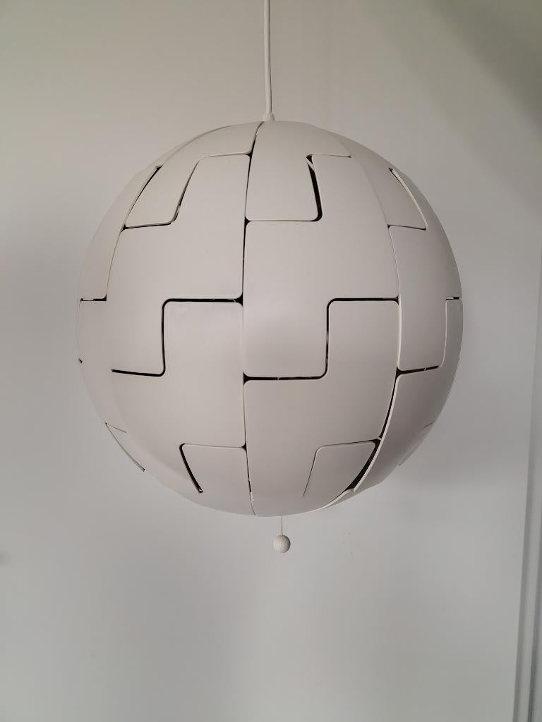 Hanglamp Ikea uittrekbaar, Huis en Inrichting, Lampen | Hanglampen, Ophalen, Kunststof, 50 tot 75 cm, Moderne lamp in de kleur wit met aan binnenkant ook wit