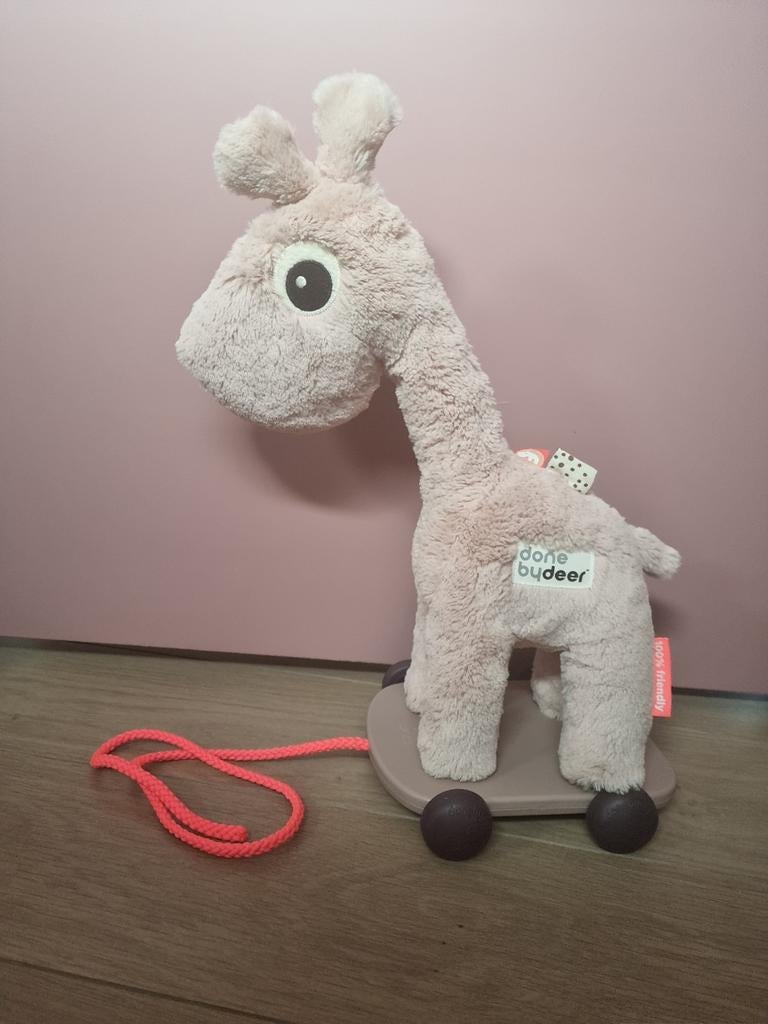 Done by Deer Trekdier giraf Raffi knuffel

Raffi on wheels, Ophalen of Verzenden, Zo goed als nieuw, Overige typen