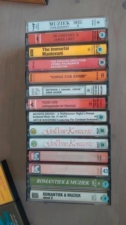 Cassettebandjes 14 stuks origineel met opbergkoffertje blauw, Cd's en Dvd's, Cassettebandjes, Gebruikt, 2 t/m 25 bandjes, Wereldmuziek