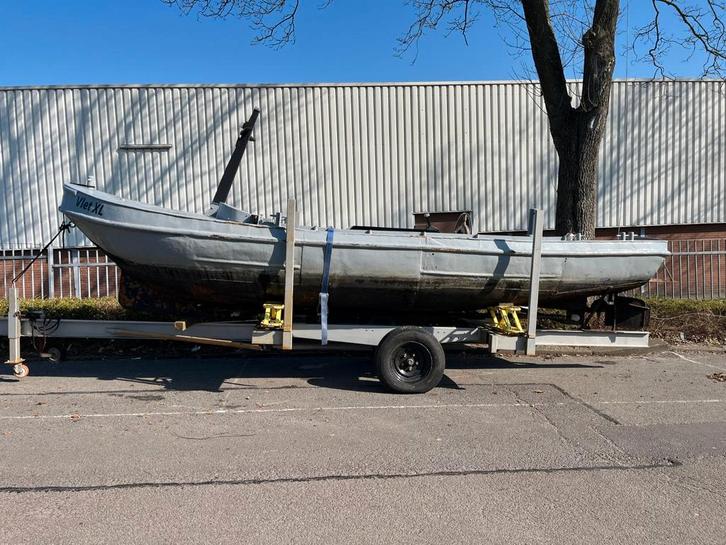 Stalen vlet sloep met trailer, Watersport en Boten, Sloepen, Gebruikt, 10 tot 30 pk, 6 meter of meer, Binnenboordmotor, Diesel