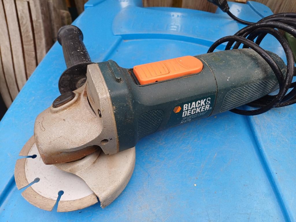 Haakse slijper Black & Decker KG75 750W, Ophalen, 700 tot 1000 watt, Haakse handslijpmachine