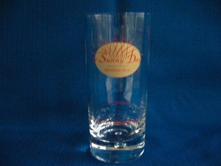le Sunny Day Benetdictine glas niet gebruikt, Verzamelen, Merken en Reclamevoorwerpen, Zo goed als nieuw, Gebruiksvoorwerp, Ophalen of Verzenden