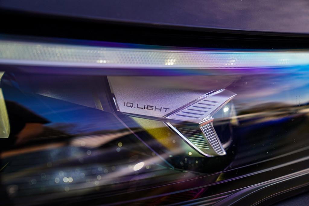 Volkswagen Tiguan 1.5 eTSI R-Line Edition | Head Up Display, Zwart, 4 cilinders, 150 pk, Leder en Stof