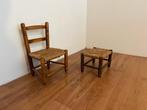 Vintage houten kinderstoel en krukje met rieten zitting, Huis en Inrichting, Ophalen, Gebruikt, Bruin, Eén