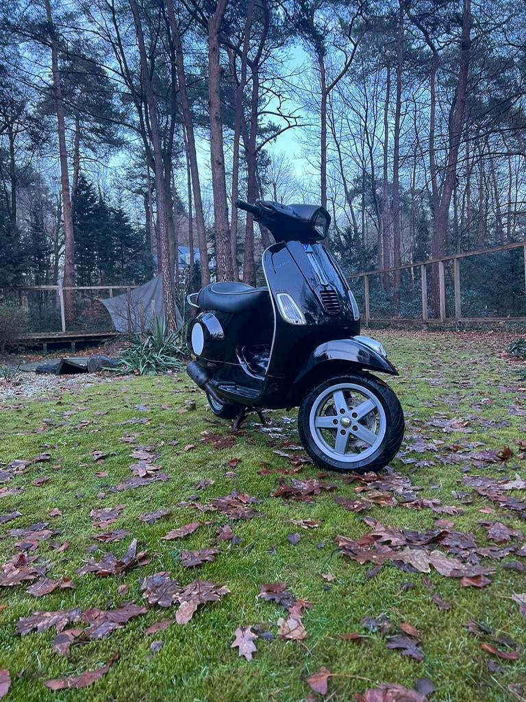 Vespa s50 2 takt, Fietsen en Brommers, Scooters | Vespa, Ophalen, Zo goed als nieuw, Benzine, Vespa S