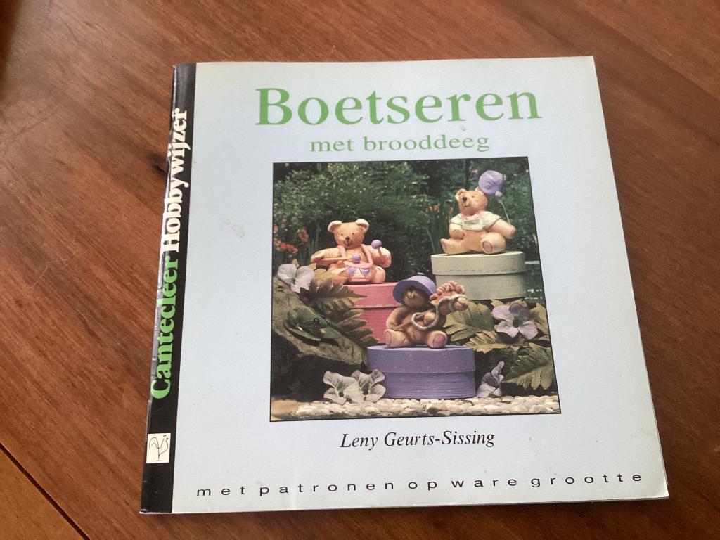 Brooddeeg boetseren, Boeken, Ophalen of Verzenden, Zo goed als nieuw, Kleien en Boetseren, Geschikt voor kinderen