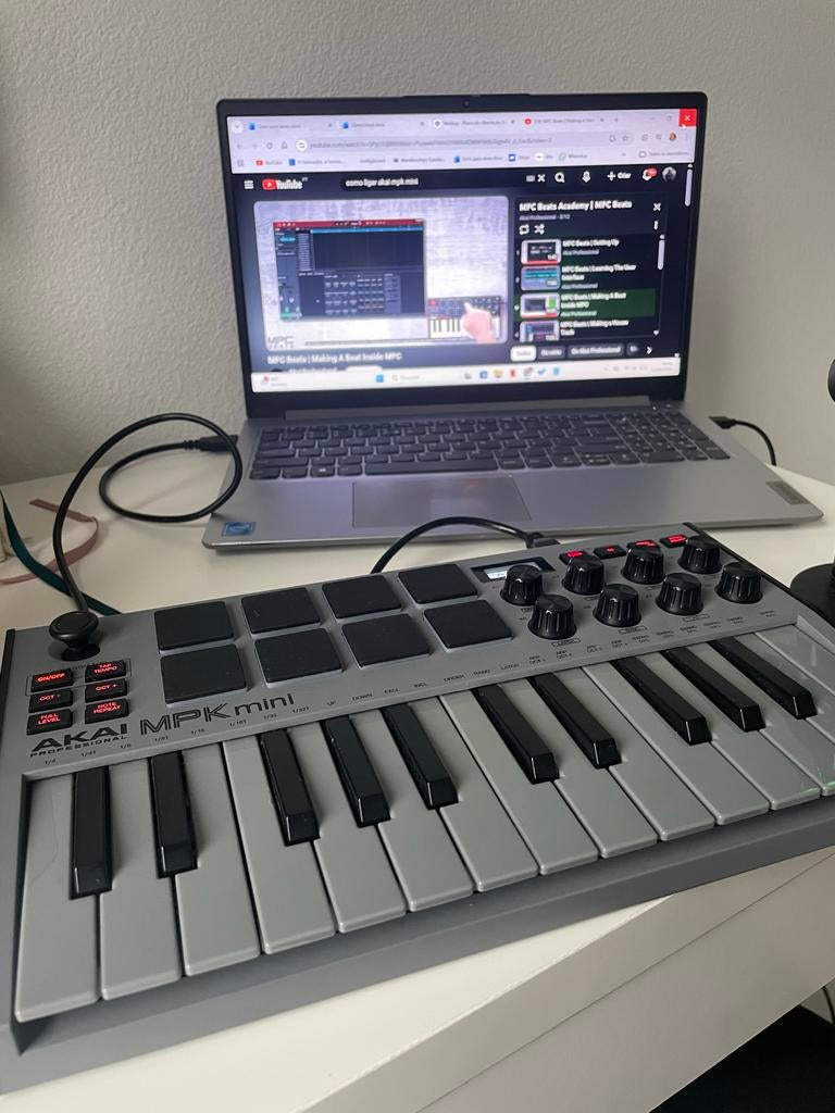 AKAI Professional MPK Mini MK3 Grey MIDI Keyboard, Muziek en Instrumenten, Overige merken, Midi-aansluiting, Nieuw, Overige aantallen