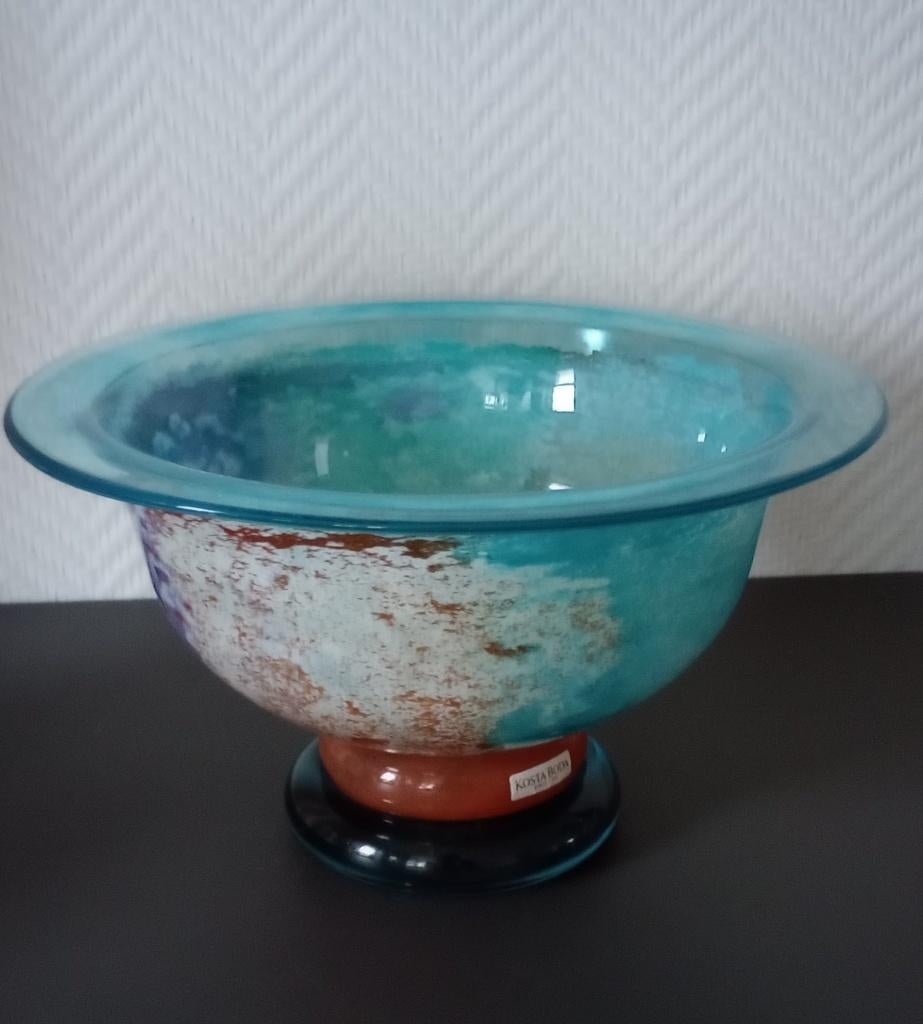 Kosta Boda Cancan schaal blauw multi Kjell Engman Zweden, Ophalen of Verzenden