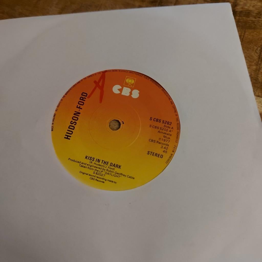 Hudson ford  / kiss in the dark, Ophalen of Verzenden, Zo goed als nieuw, Pop