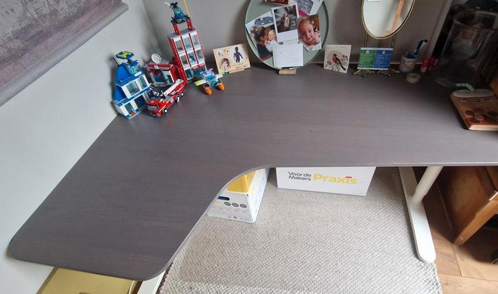 Stevig hoekbureau, donkergrijs, Bekant IKEA, met STOEL, Huis en Inrichting, Bureaus, Ophalen