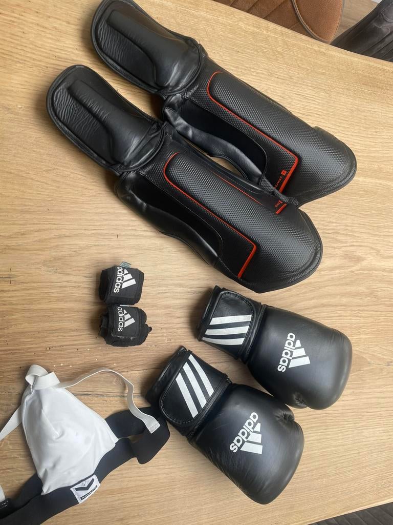 Kickboks set kind, Sport en Fitness, Vechtsporten en Zelfverdediging, Maat S, Ophalen of Verzenden, Zo goed als nieuw, Overige
