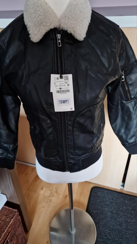 Zwarte Zara jas met teddy kraag maat 134, Nieuw, Ophalen of Verzenden, Zara, Jongen