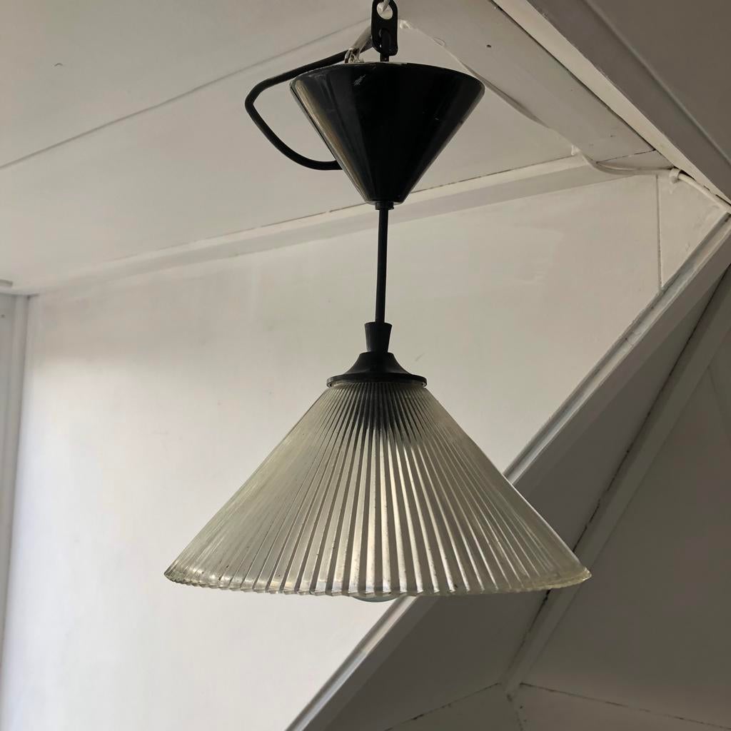 Leuke vintage hanglamp met geribbeld glazen kap, Ophalen of Verzenden, Gebruikt, Glas, Minder dan 50 cm