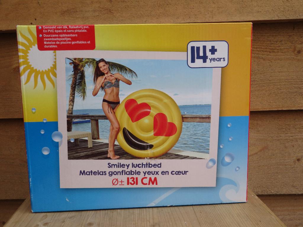 Smiley Luchtbed. Rond Diameter 131 cm met 2 rode hartjes, Ophalen of Verzenden, Nieuw