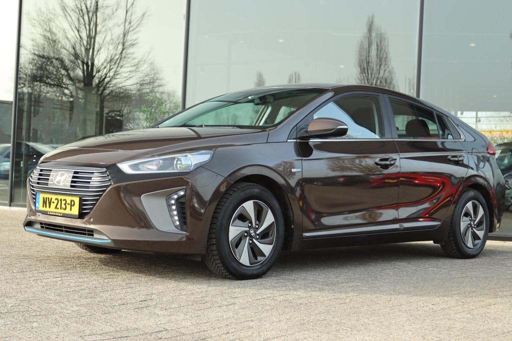 HYUNDAI IONIQ 1.6 GDi COMFORT AUT. | CARPLAY | ACC | CAMERA, Auto's, Hyundai, 1345 kg, Stof, Gebruikt, Euro 6