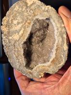 Mooie kwartsgeode. 10 x 9 x 5 cm. Duitsland, Ophalen of Verzenden