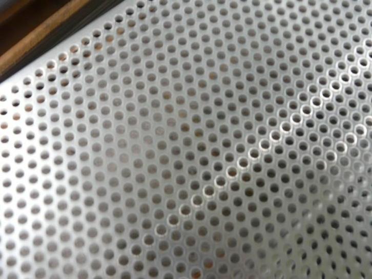 Partij 10 stuks geperforeerd (perfo) aluminium platen., Doe-het-zelf en Verbouw, Metalen, Nieuw, Ophalen