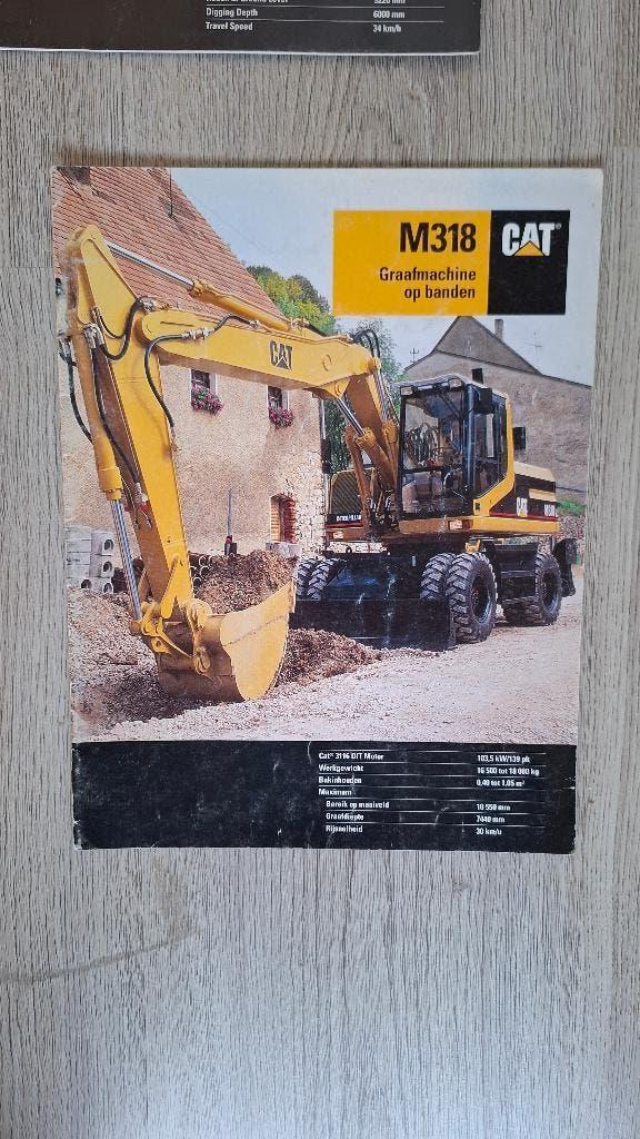 Caterpillar M318 graafmachine folder, Boeken, Ophalen of Verzenden, Gelezen