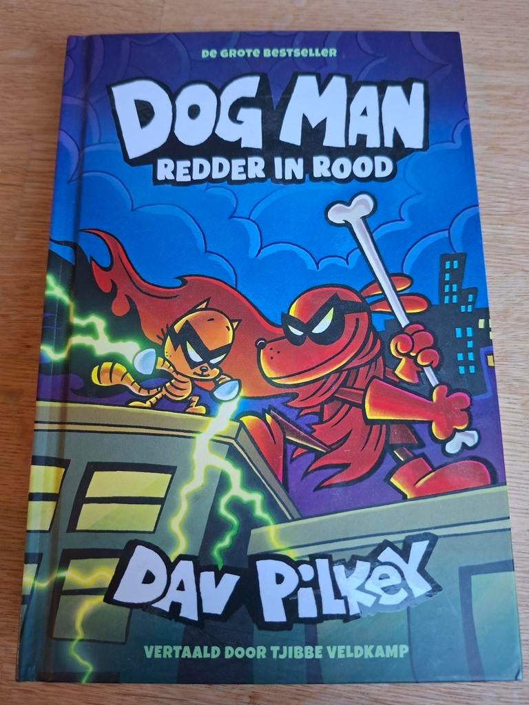 Dog Man: Redder in Rood - Dav Pilkey (ZGAN), Boeken, Ophalen of Verzenden, Zo goed als nieuw, Dav Pilkey, Fictie algemeen