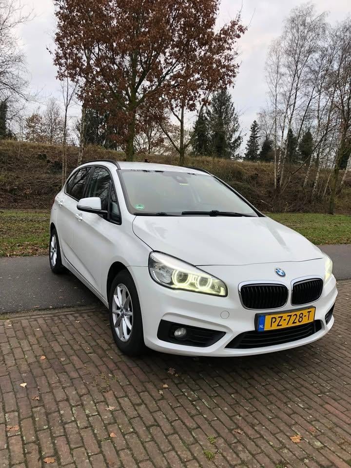BMW 2-Serie Active Tourer 2.0 218D 2016 Wit, Auto's, BMW, Voorwielaandrijving, Stof, 1995 cc, Wit