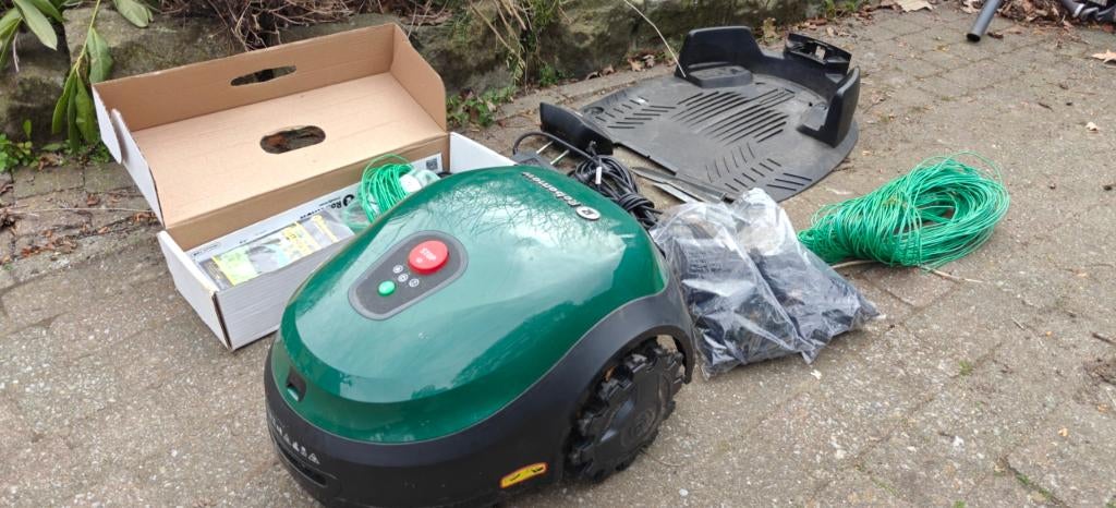 Robotmaaier Robomow RT300, Tuin en Terras, Robotmaaiers, Zo goed als nieuw, Minder dan 20 cm, Bestuurbaar via app, Ophalen