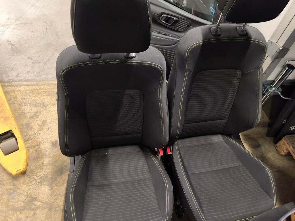 Sportinterieur Hyundai i20 - 2 voorstoelen en achterbank, Auto-onderdelen, Interieur en Bekleding, Ophalen of Verzenden