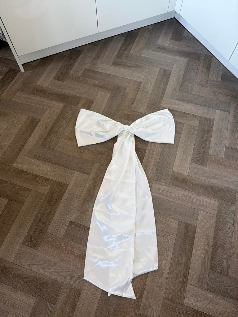 Witte strik voor decoratie voordeur bruiloft, Ophalen of Verzenden, Zo goed als nieuw, Wit, Accessoires