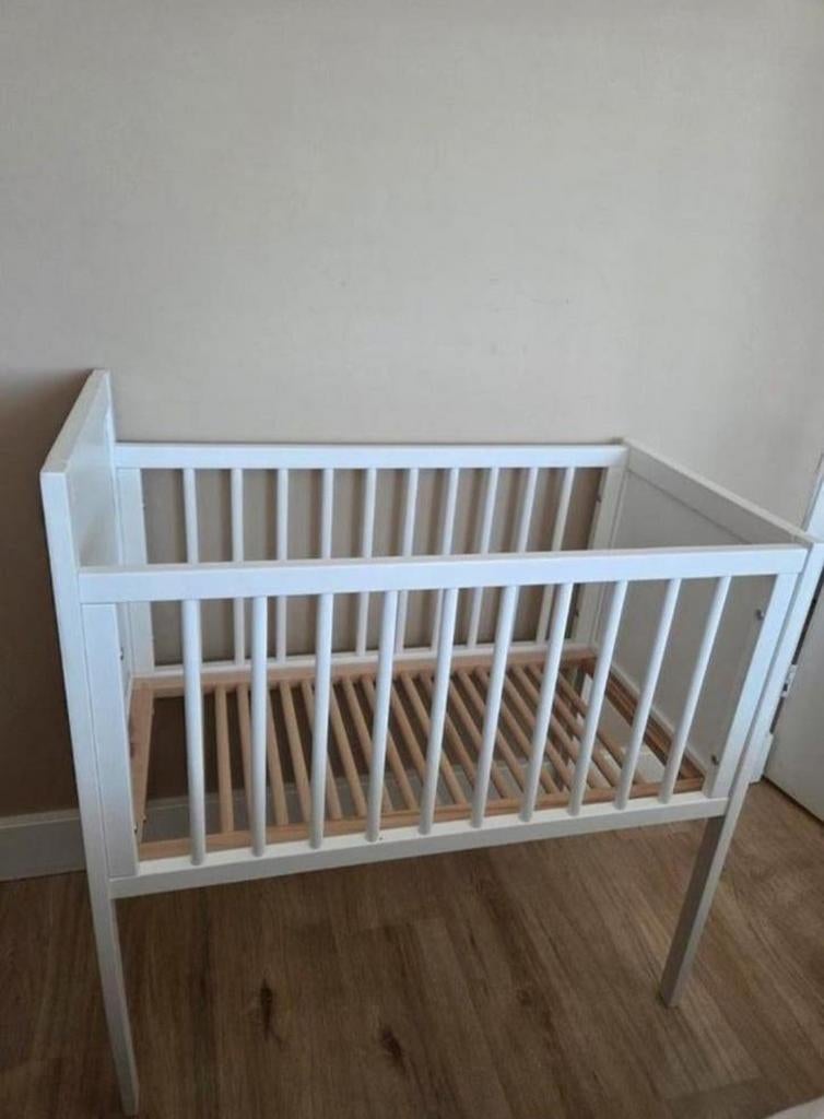 Baby wieg wiegje bedje wit matras hoeslakens, Ophalen, Zo goed als nieuw, Wieg