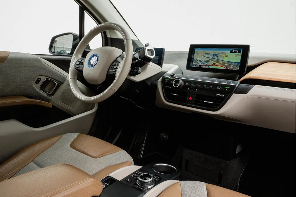 BMW i3 Basis 94Ah 33 kWh SOH 86% € 14.940,00, Auto's, BMW, Automaat, Gebruikt, 4 stoelen, Leder en Stof