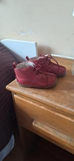 Rode suède babyschoentjes met veters, Schoentjes, Jongetje of Meisje, Ophalen of Verzenden, Zo goed als nieuw