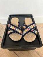MUDO slippers met kleurrijke versiering, maat 37, Kleding | Dames, Ophalen of Verzenden, Zo goed als nieuw, Blauw, Slippers
