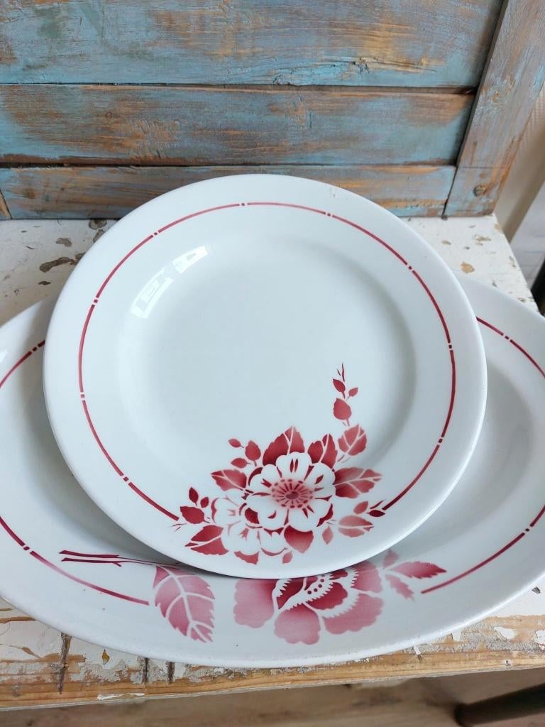 Frans brocant bord met rode bloem van St. Amand, Antiek en Kunst, Ophalen of Verzenden