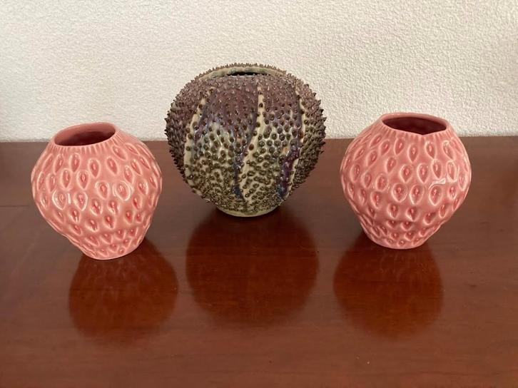 3x Des Pots vazen: 1x Zee egel en 2x aardbei. Samen 40 euro, Antiek en Kunst, Kunst | Designobjecten, Ophalen of Verzenden