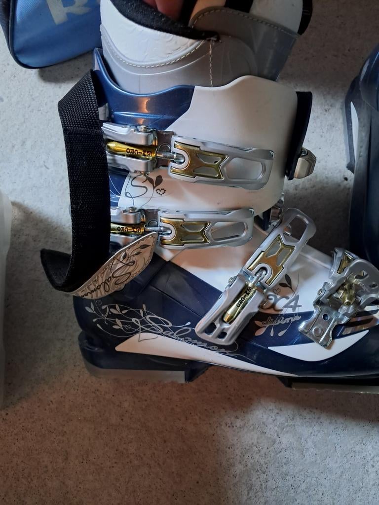 Salomon skischoenen maat 25 (39/40) met draagtas, Sport en Fitness, Skiën en Langlaufen, 160 tot 180 cm, Schoenen, Zo goed als nieuw
