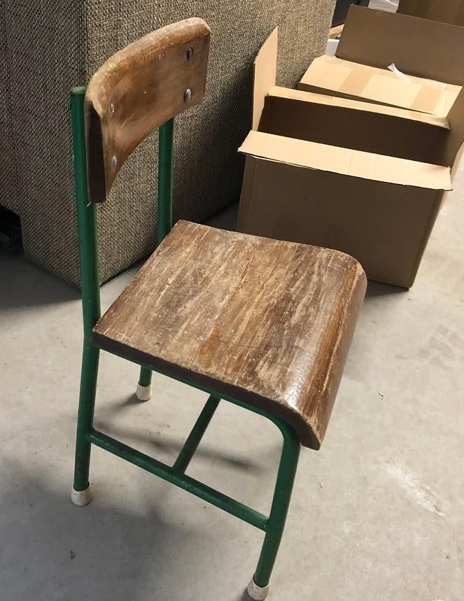 INBOEDELVERKOOP HAAKSBERGEN: school / kleuterstoelje, Ophalen, Gebruikt, Bruin, Eén