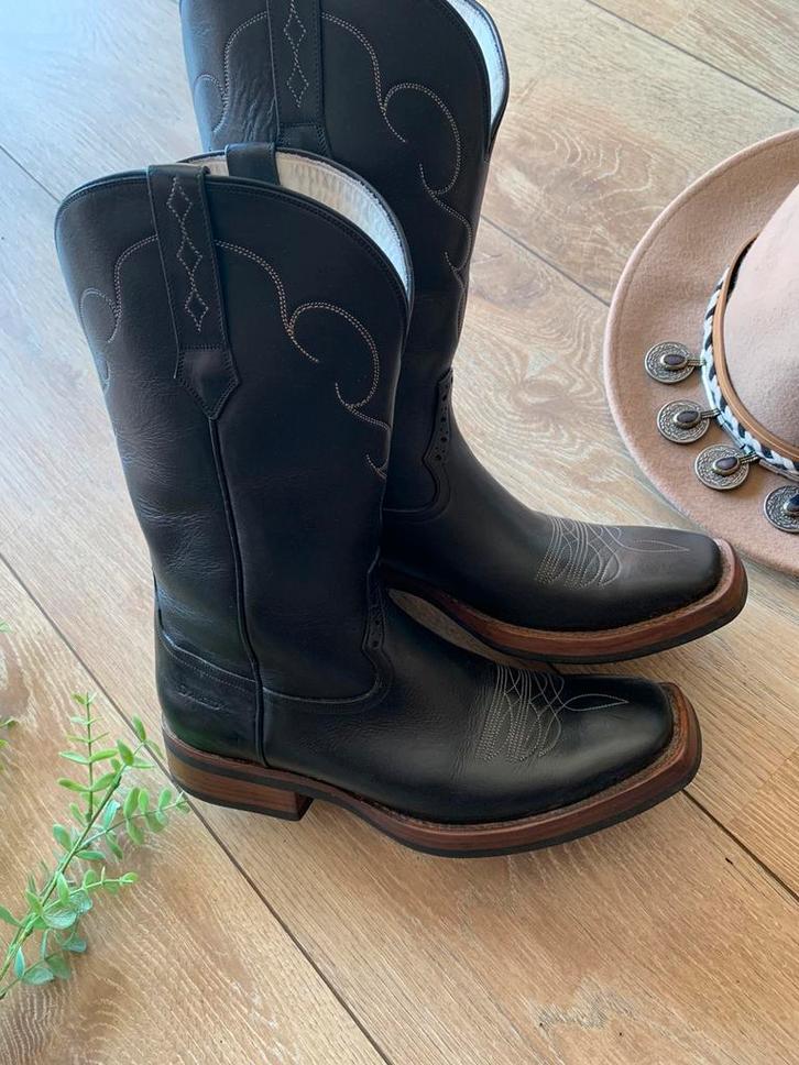 Donadeo cowboylaarzen 39 square toe western boots, Kleding | Dames, Schoenen, Zo goed als nieuw, Hoge laarzen, Zwart, Ophalen of Verzenden