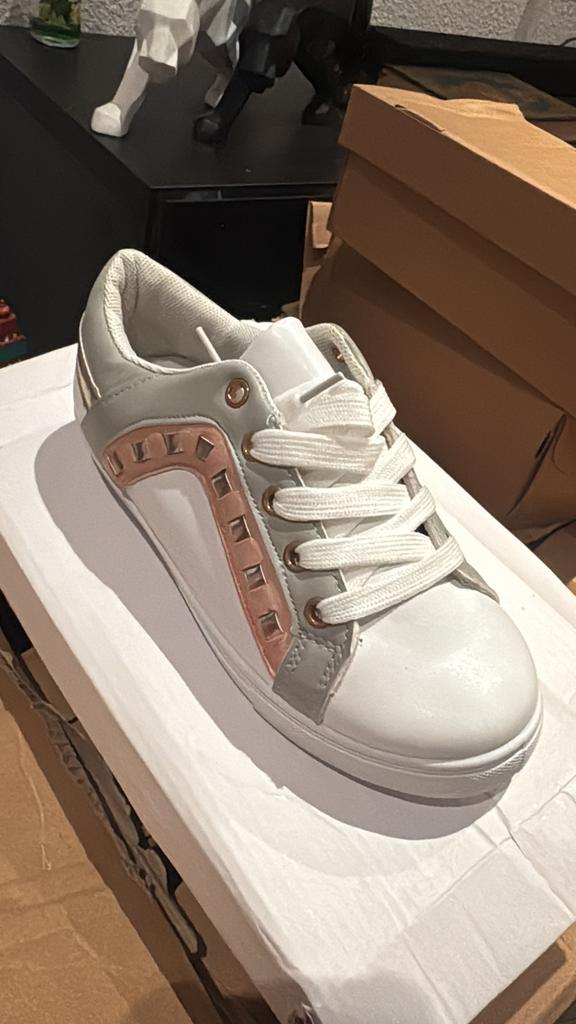 Partij schoenen van ongeveer 140 paar, Ophalen, Nieuw