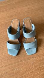 Dames pump, zomerhakje, lichtblauw, leer maat 37, Ophalen of Verzenden, Zo goed als nieuw, Blauw