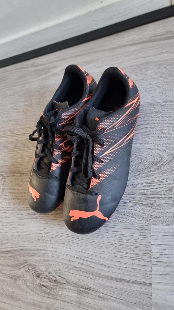 Puma Voetbalschoenen Maat 37 - Zwart/Oranje, Sport en Fitness, Voetbal, Ophalen of Verzenden, Zo goed als nieuw, Schoenen