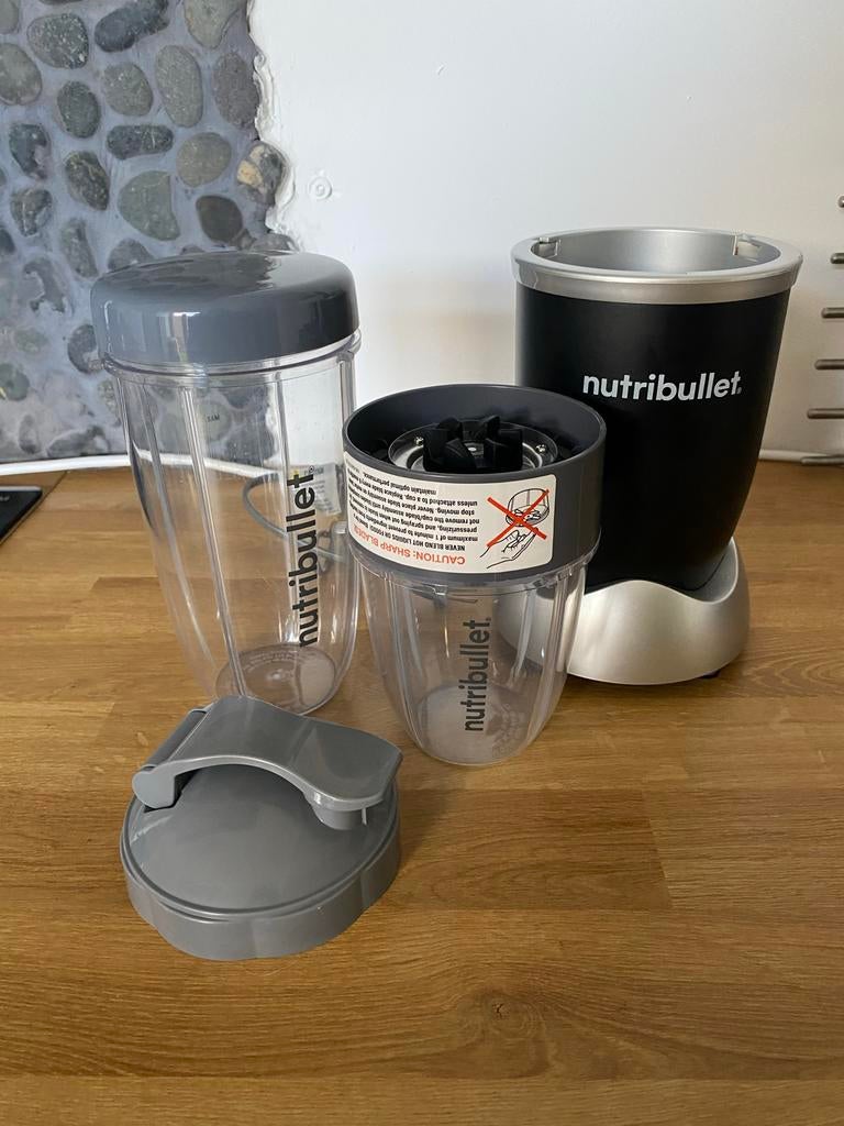 Nutribullet blender met twee bekers, Ophalen, Gebruikt, Blender to go