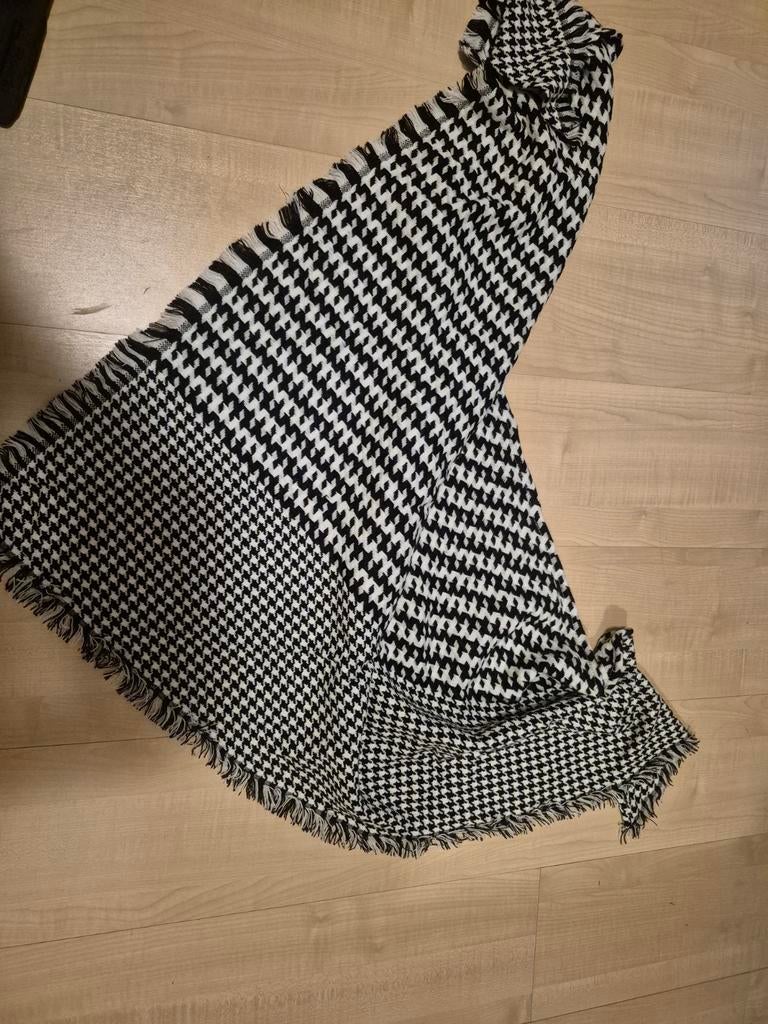 Sjaal edc nieuw gratis (alleen verzenden), Kleding | Dames, Mutsen, Sjaals en Handschoenen, Ophalen of Verzenden, Nieuw, Maat 38/40 (M)