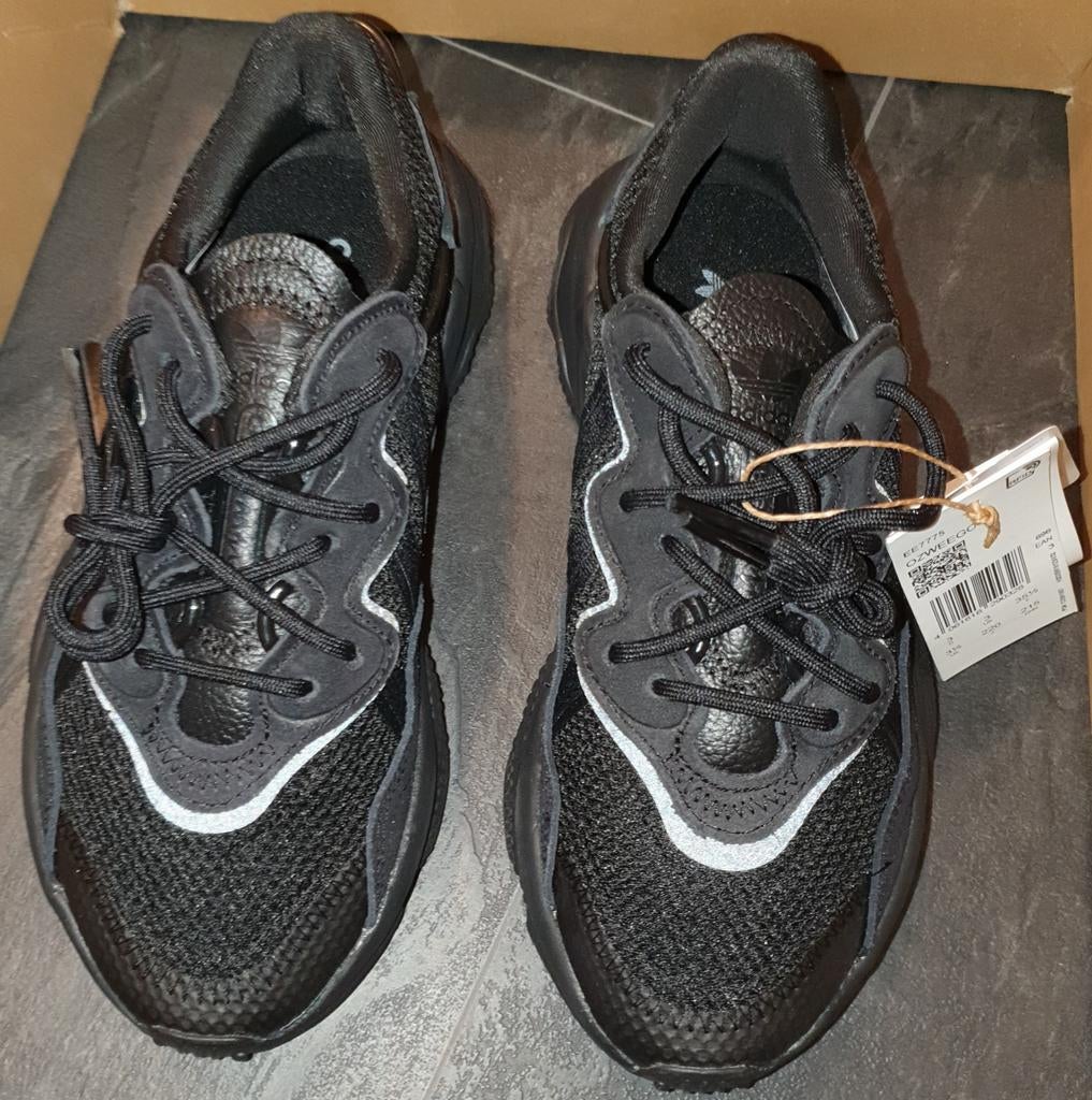 Nieuw! Adidas Ozweego J Black Heren Sneakers - Maat 35 ½., Ophalen, Adidas, Zwart, Nieuw