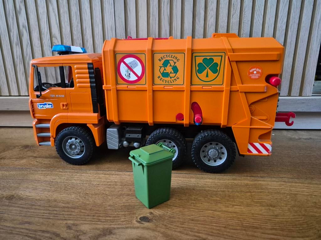 Bruder MAN vuilniswagen met zwaailicht & geluid, Kinderen en Baby's, Speelgoed | Speelgoedvoertuigen, Ophalen of Verzenden, Gebruikt