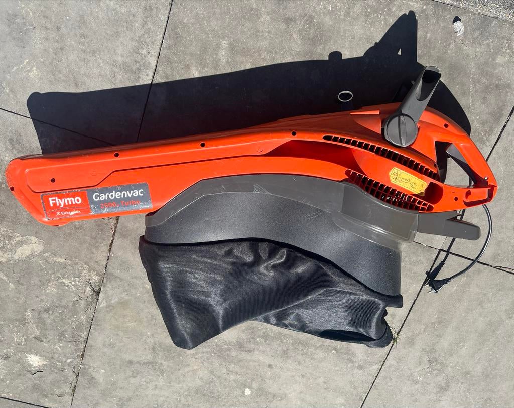 Flymo Gardenvac 2500W Turbo Bladblazer/-zuiger, Ophalen, Gebruikt, Handgedragen, Met opvangzak