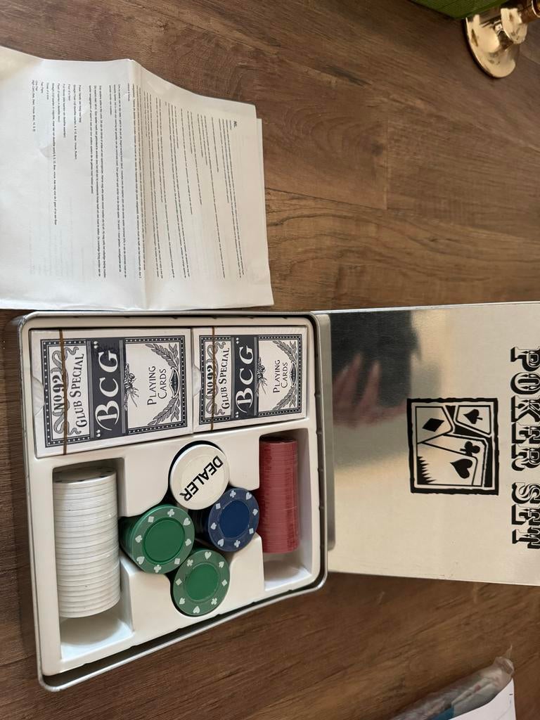 Poker Set in Blikken Doos met Kaarten en Fiches, Hobby en Vrije tijd, Drie of vier spelers, Ophalen of Verzenden, Nieuw