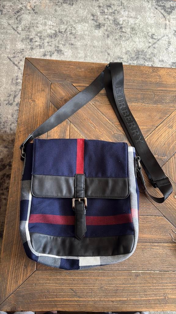 Burberry prachtige nieuwe schoudertas, Ophalen of Verzenden, Nieuw, Blauw, Overige merken