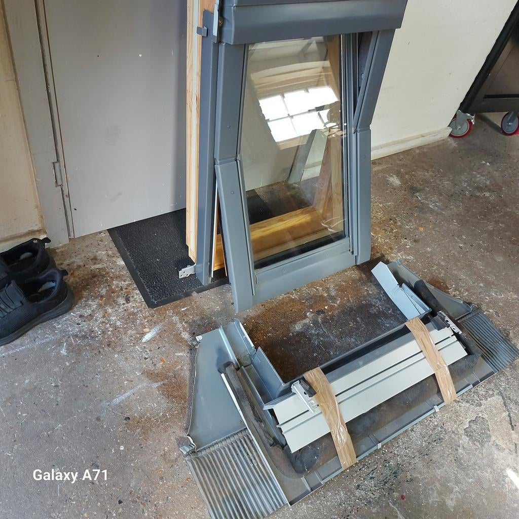 Zgan velux dakraam gglck02 55/78 nieuw model hr++ glas compl, Ophalen, Minder dan 80 cm, 80 tot 120 cm, Zo goed als nieuw