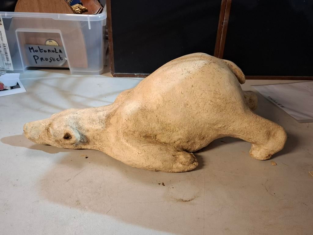 Beeld van een liggend dier ijsbeer kunst, Antiek en Kunst, Kunst | Beelden en Houtsnijwerken, Ophalen of Verzenden